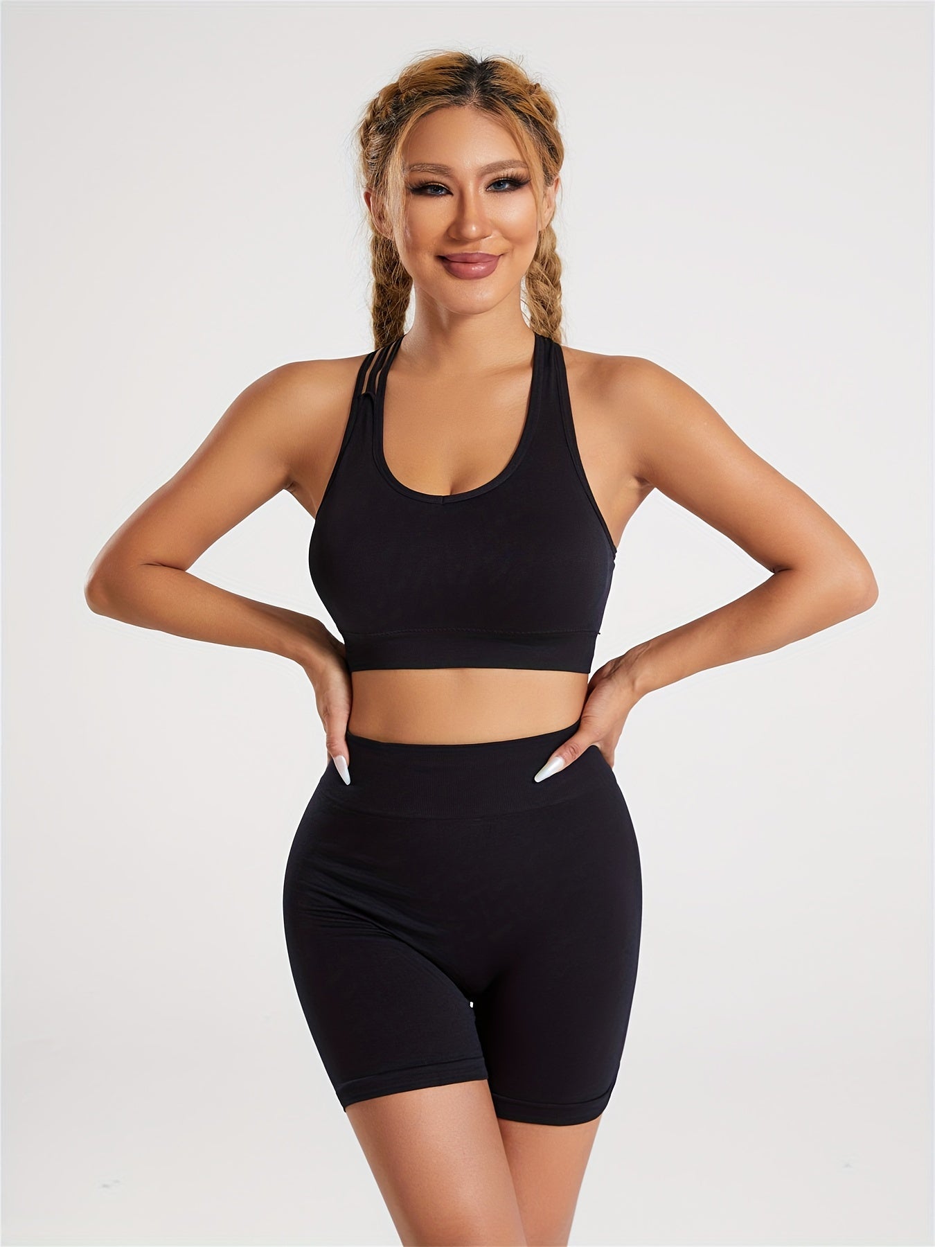 Brassière de sport croisée et short de running taille haute